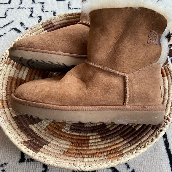 Authentic UGG mini BAILEY BOW ankle boots. - Picture 3 of 11